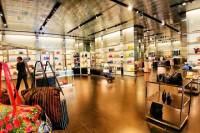 Private Chauffeur for Shopping to "The Mall" and Prada Outlet (Space)