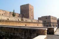 Bari Shore Excursion: Private Walking Tour around Murat District and Historical Bari