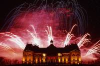 Chateau de Vaux-le-Vicomte Evening Tour, Candlelit Dinner and Fireworks with Luxury Car Transport