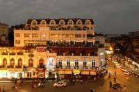 Exploring Hanoi by Motorbike