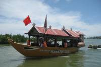 Half-Day Tour Exploring Local Life including Cycling and Lunch from Hoi An