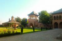 Half-Day Tour to Mogosoaia Palace and Snagov Monastery from Bucharest