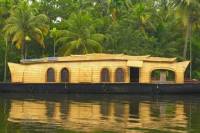 Private Tour: Overnight Kerala Premium Houseboat Backwater Tour in Kumarakom