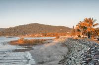 Shared Arrival Transfer: Mackay Airport to Airlie Beach or Shute Harbour Hotels