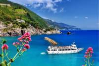 Small-Group Cinque Terre and Wine Tasting Tour by Minivan from Pisa