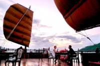 Sunset Cocktail and Dinner Cruise in Nha Trang