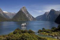 Te Anau Super Saver: Milford Sound Nature Cruise plus Te Anau Glowworm Cave Tour