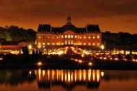 Vaux-le-Vicomte Evening Helicopter Tour from Paris Including Gourmet 3-Course Champagne Dinner, Fireworks and Limousine Return Transport