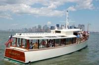 Wine and Cheese Pairing Class Aboard 1920s-Style Yacht