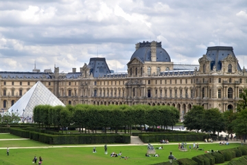 2-Day Independent Paris Tour with Optional Louvre Museum and Hop-On Hop-Off Seine River Cruise