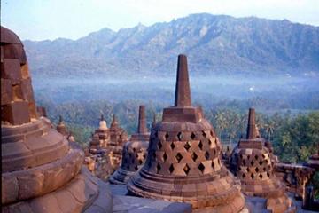 2-Day Java Tour from Bali Including Yogyakarta and Borobudur Temple
