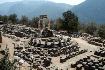 2-Day Private Trip from Athens to Delphi, Galaxidi and Hosios Loukas Monastery