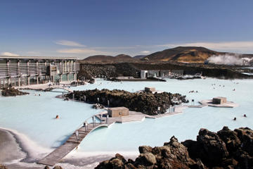 3-Day Hiking and Hot Springs Winter Adventure Tour from Reykjavik Including Golden Circle and Blue Lagoon