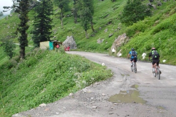 4-Day Sightseeing Mountain Bike Tour in Kullu Valley