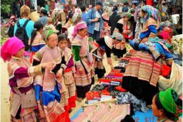 4-Night Rail and Trekking Tour of Sapa and Coc Ly Market from Hanoi