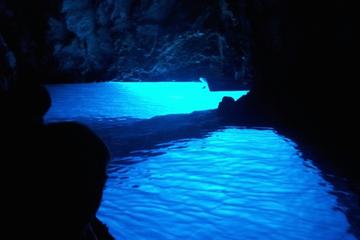 5 Islands Tour: Bisevo, Vis, Stiniva, Budikovac and Hvar Speed Boat Excursion with Lunch