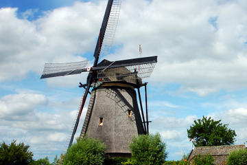 Amsterdam Super Saver: Zaanse Schans Windmills, Volendam and Marken Half-Day Tour plus Keukenhof Gardens Tour