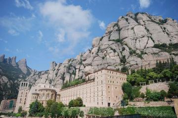 Barcelona Shore Excursion: Barcelona and Montserrat Tour with Skip-the-Line Park Güell Entry and Port Pickup