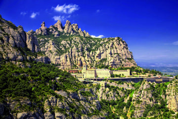 Barcelona Shore Excursion: Private Montserrat and Cava Trail Day Trip from Barcelona