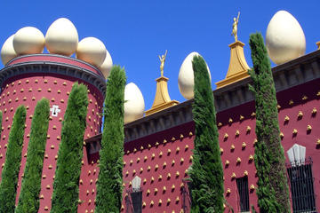 Dali Museum Day Trip from Barcelona by High-Speed Train with Optional Girona Tour