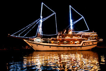 Dinner Cruise on Traditional Wooden Boat