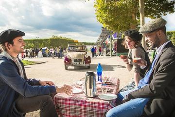 Eiffel Tower tour and Picnic in Paris in a 2cv Citroen