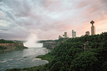 Evening Walking Tour of Niagara Falls US Side