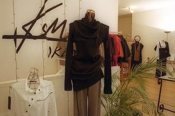 Experience Paris: Small-Group Fashion and Fragrance Insider Tour in the Marais