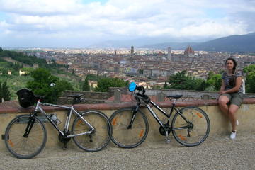 Florence Bike Tour with Visit to a Tuscan Villa and Light Lunch