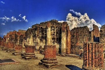 Half Day Pompeii Tour with Wine Tasting and Lunch from Sorrento