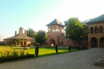 Half-Day Tour to Mogosoaia Palace and Snagov Monastery from Bucharest