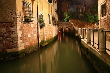 Hidden Canals of Venice Night Cruise by Venetian Boat