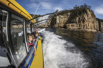 Hobart Sightseeing Cruise including Iron Pot Lighthouse