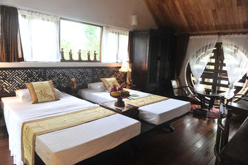 Ky Son Village Moon Garden Homestay: Ancient House