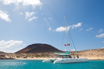 La Graciosa Catamaran Cruise and Island Day Trip from Lanzarote Including Lunch