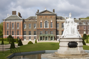 London City Tour by Vintage Bus Including The View from The Shard and Afternoon Tea at Kensington Palace