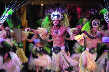 Luau Kalamaku with Plantation Owner's Dinner and Champagne Reception