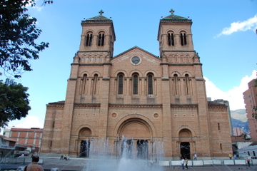 Medellín City Experience and History of Transformation