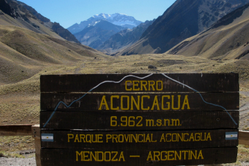 Mount Aconcagua Trekking Tour to Confluencia from Mendoza