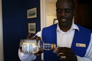 Nassau Shore Excursion: Rum and Food Walking Tour