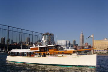 New York Architecture Tour Aboard 1920s-Style Yacht