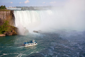Niagara Falls in One Day: Deluxe Sightseeing Tour of American and Canadian Sides