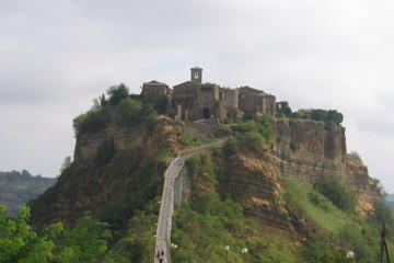 Orvieto and Civita di Bagnoregio Bike Tour from Rome Including Dinner
