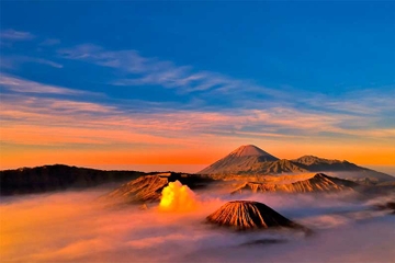 Overnight Mount Bromo Sunrise Tour from Surabaya