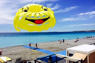 Parasailing in Nice