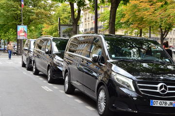 Paris airport Transfers by Minivan