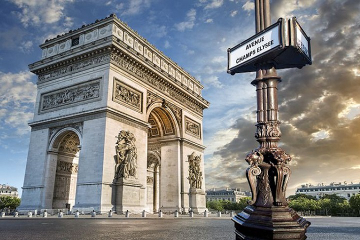 Paris Half Day Audio Pen City Tour and Sightseeing Cruise