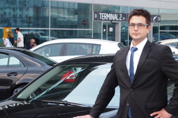 Prague Airport Shared Arrival Transfer And Half-Day City Walking Tour