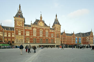 Private Amsterdam Nightlife Walking Tour with Local Guide