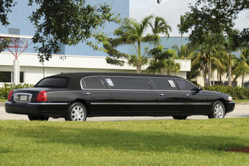 Private Round-Trip Transfer: Freeport Airport to Hotel